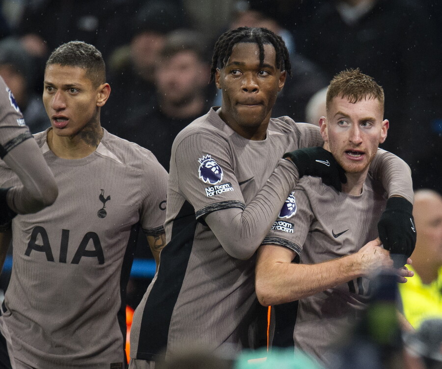 ▲ 맨체스터 시티와 토트넘 홋스퍼는 3-3으로 비겼다. 손흥민의 1골 1도움에 데얀 클루세프스키의 극장골이 있었다. 옐링 홀란드는 경고를 받았다. 엔제 포스테코글루와 펩 과르디올라 감독은 서로 불만족스러운 경기를 했다고 자평했다.  ⓒ연합뉴스/EPA/REUTERS