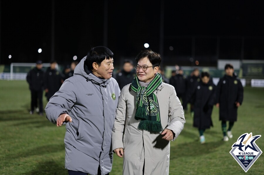 [K리그 시상식] '우승 프리미엄 꺾은 김포 돌풍' 고정운, K리그2 감독상 우뚝...MVP는 발디비아+영플레이어상 안재준