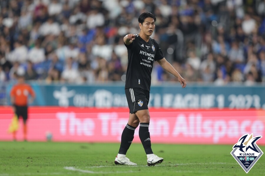 ▲ 김영권이 울산현대의 2연패 공로를 인정받아 K리그 MVP에 선정됐다  ⓒ한국프로축구연맹