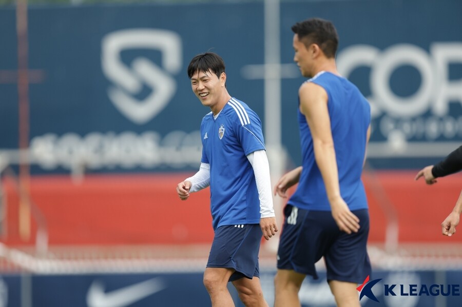 ▲ 김영권이 울산현대의 2연패 공로를 인정받아 K리그 MVP에 선정됐다  ⓒ한국프로축구연맹