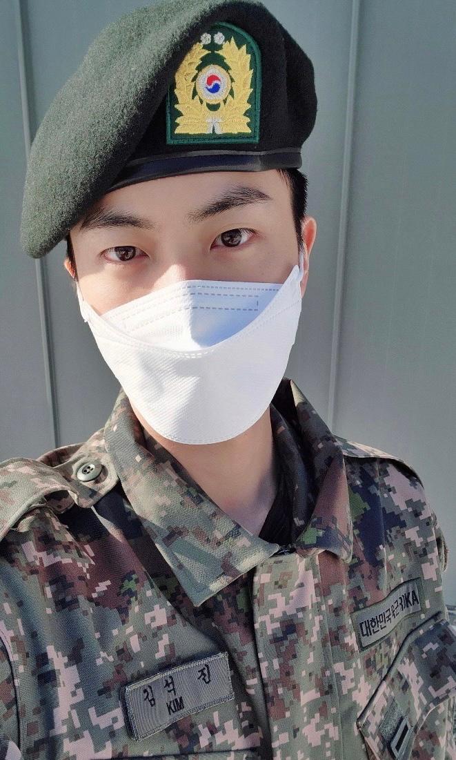 방탄소년단 진, 또 조기진급 "현재 병장…멤버들 입대? 눈물이 앞을 가려"