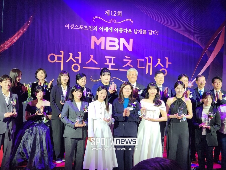 항저우 양궁 3관왕 임시현, 여성 스포츠 대상 수상…'삐약이' 신유빈 최우수상