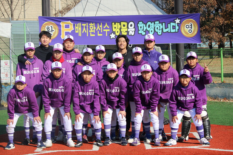 '다시 만나자' 시즌 전 약속 지킨 배지환…대구 리틀야구팀 방문해 재능기부