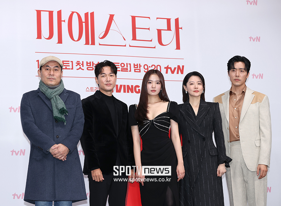 ▲ 김정권 감독 김영재 황보름별 이영애 이무생 ⓒ곽혜미 기자