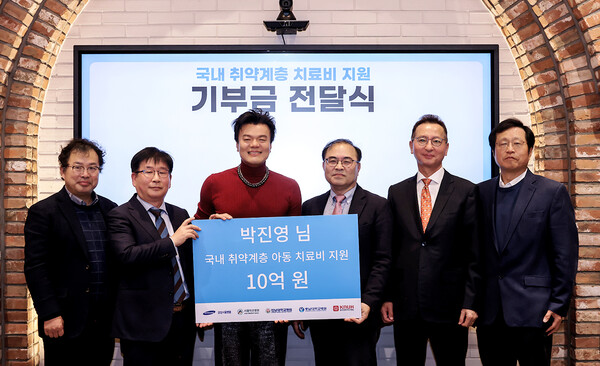 ▲ 박진영(왼쪽에서 세번째). 제공|JYP엔터테인먼트