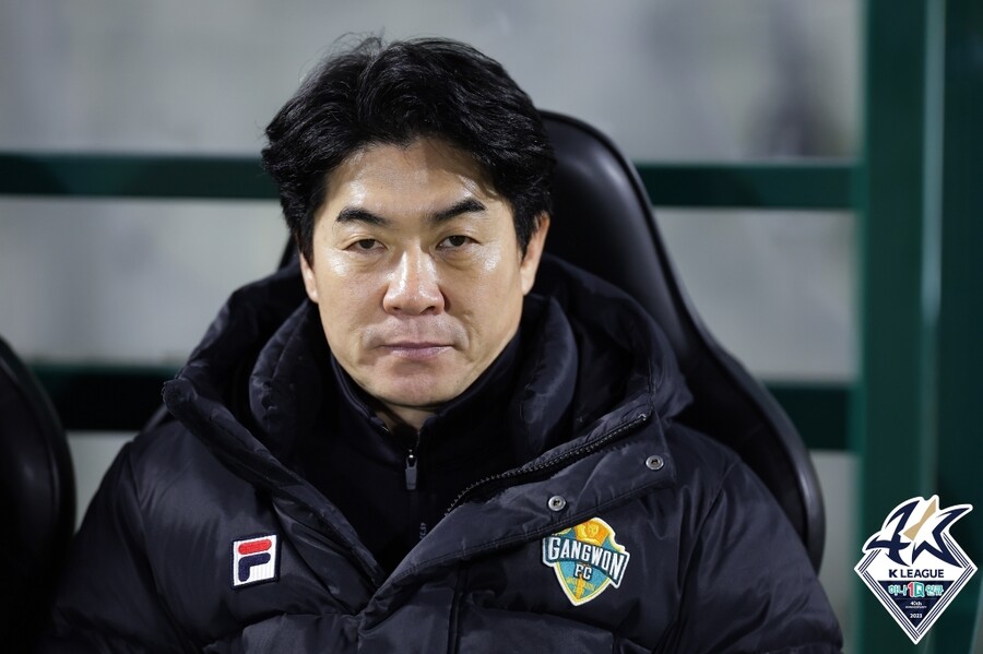 ▲ 윤정환 강원FC 감독. ⓒ한국프로축구연맹