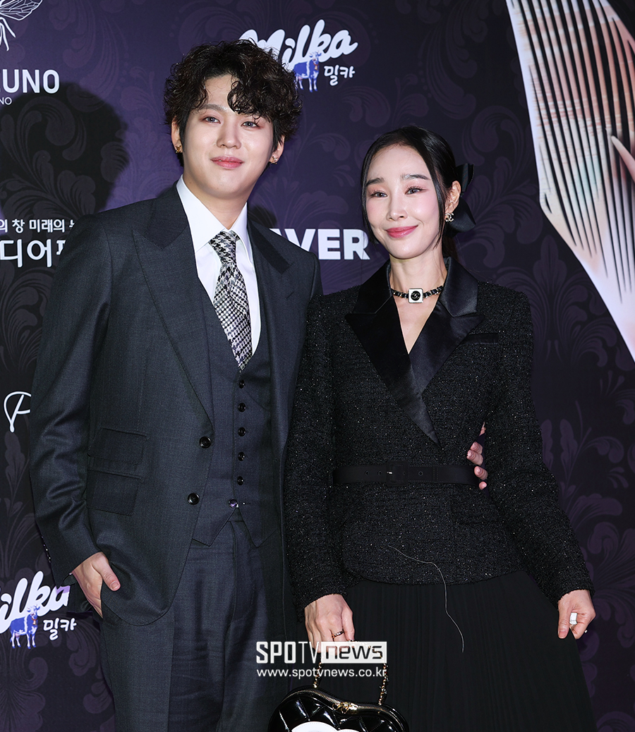 [포토S] 춘사영화제에 참석한 이사강-론 부부