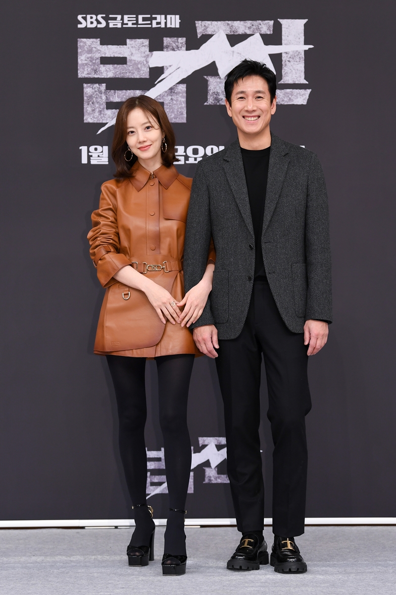 ▲ 문채원(왼쪽), 이선균. 제공| SBS