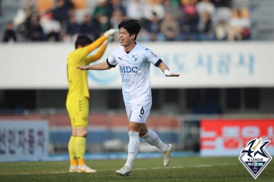 ▲ 수원FC-부산 아이파크의 승강 플레이오프 2차전. ⓒ한국프로축구연맹