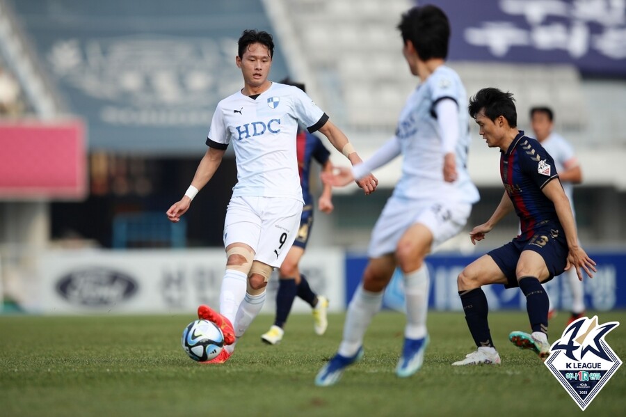 ▲ 수원FC-부산 아이파크의 승강 플레이오프 2차전. ⓒ한국프로축구연맹