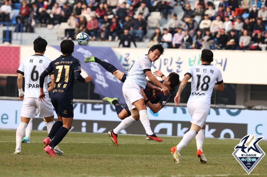 ▲ 수원FC-부산 아이파크의 승강 플레이오프 2차전. ⓒ한국프로축구연맹
