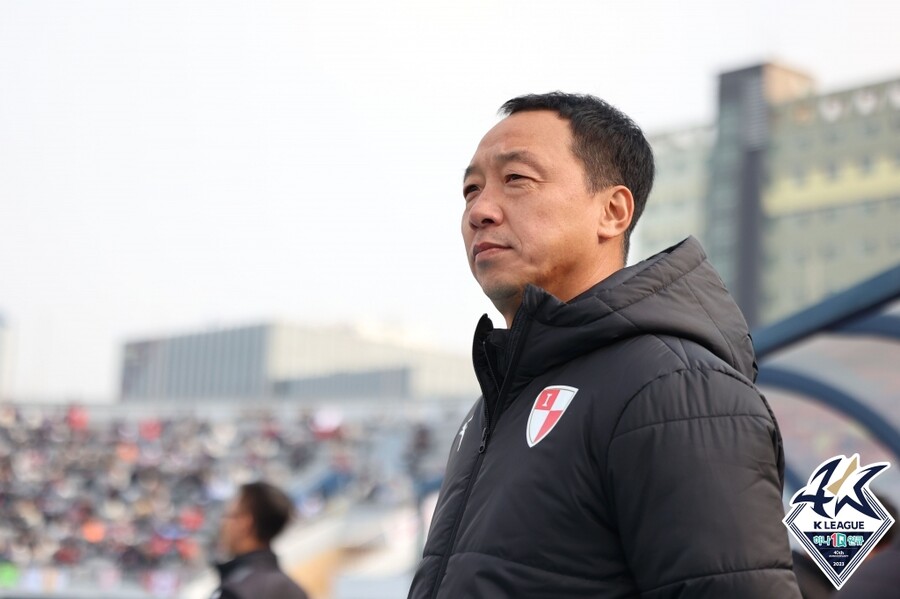 또 2부리그 잔류 박진섭 부산 감독 "청주전 가장 기억 남아, 팬-선수들이 흘린 눈물 잊지 말아야"