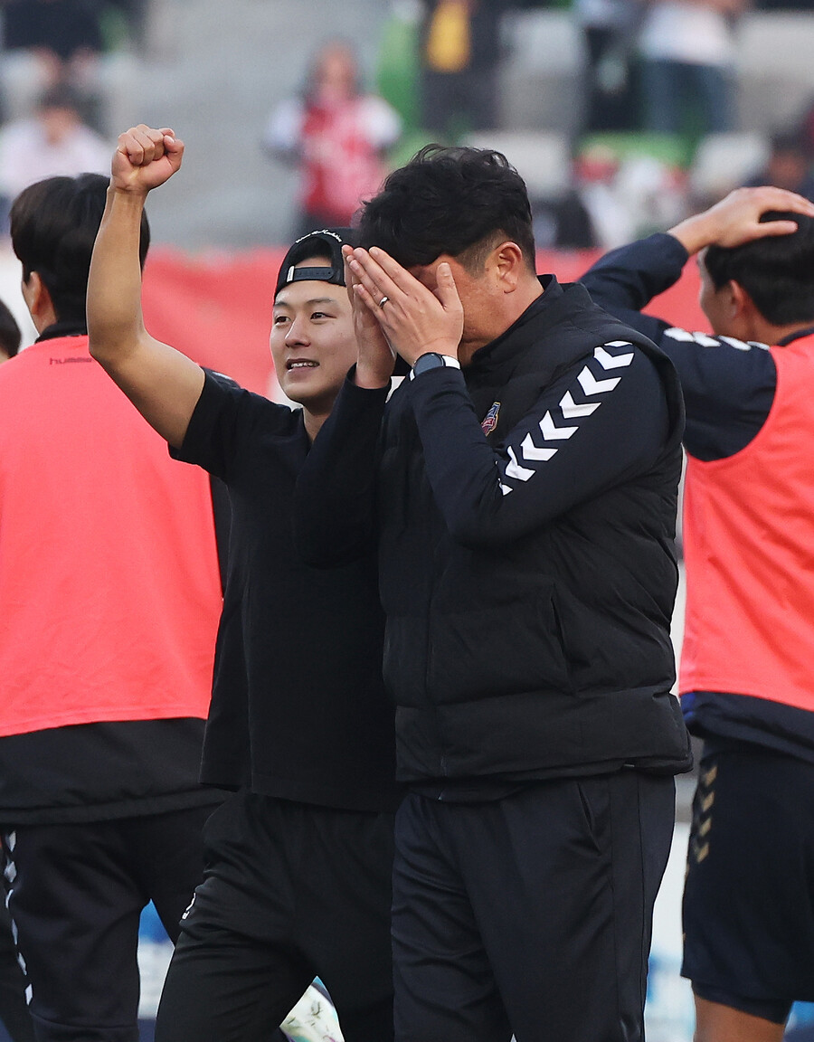 ▲ 수원FC 이승우와 김도균 감독. ⓒ연합뉴스