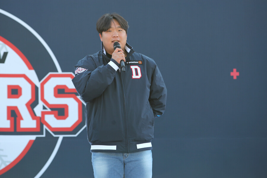 ▲ 25일 곰들의 모임 행사에서 처음 두산 베어스팬들 앞에 선 김기연 ⓒ 두산 베어스