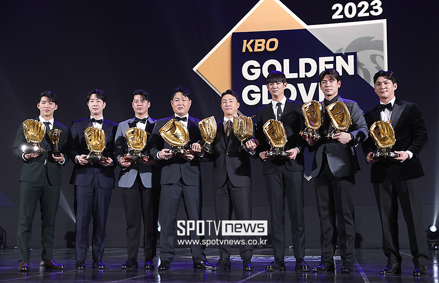 [골든글러브] '최다 득표' MVP 페디 아닌 1루수 오스틴이었다…격전지 승자는 유격수 오지환·외야수 박건우 (종합)