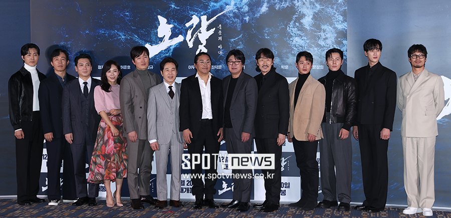 ▲ 이무생 최덕문 박명훈 문정희 정재영 백윤식 김한민 감독 김윤석 허준호 김성규 이규형 안보현 박훈 ⓒ곽혜미 기자