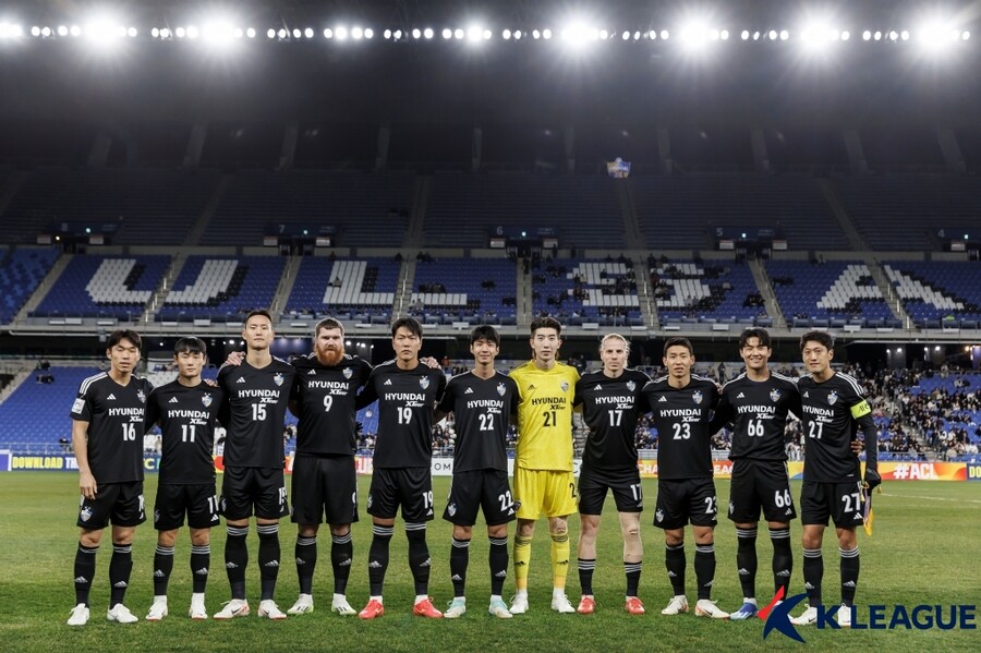 ▲ 울산 현대는 12일 오후 7시 울산문수경기장에서 열린 '2023-24시즌 아시아축구연맹(AFC) 챔피언스리그(ACL)' I조 조별리그 최종전에서 가와사키 프론탈레를 만났다 ⓒ한국프로축구연맹