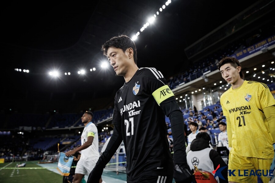 ▲ 울산 현대는 12일 오후 7시 울산문수경기장에서 열린 '2023-24시즌 아시아축구연맹(AFC) 챔피언스리그(ACL)' I조 조별리그 최종전에서 가와사키 프론탈레를 만났다 ⓒ한국프로축구연맹