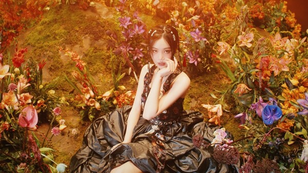 ▲ 첫 솔로 앨범 판매량이 10만 장을 넘어선 (여자)아이들 출신 수진. 제공|BRD엔터테인먼트