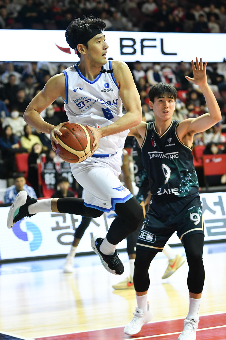 ▲ 한국가스공사 선수단이 차바위를 위해 뛰었다. ⓒKBL