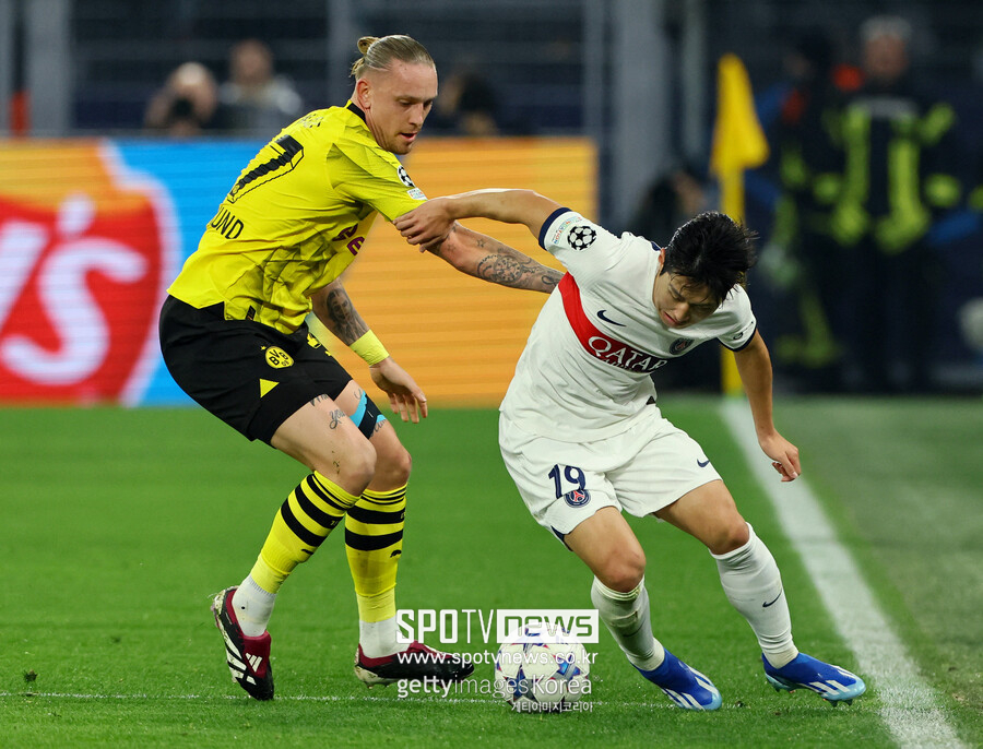 ▲ 이강인이 독일 지그날 이두나 파크에서 열린 2023-24시즌 유럽축구연맹(UEFA) 챔피언스리그 조별리그 최종전에 선발로 뛰고 있다