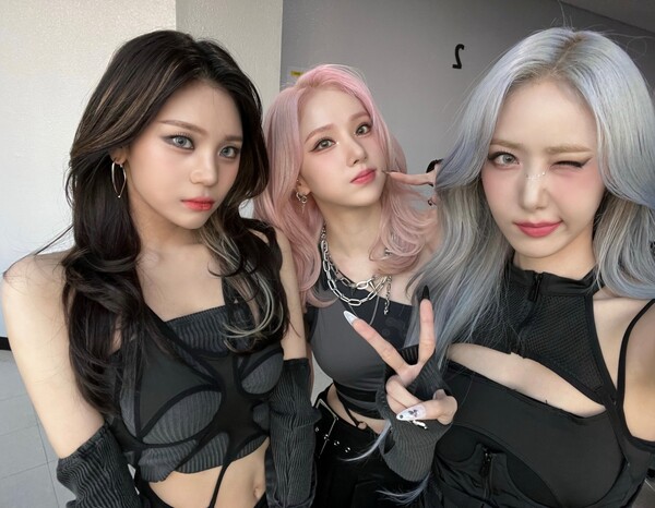 ▲ '매니악' 역주행에 이어 '언타이'가 영국 잡지의 '2023 베스트 케이팝 송 25'에 오르며 화제성을 이어가는 비비지. 제공|빅플래닛메이드엔터