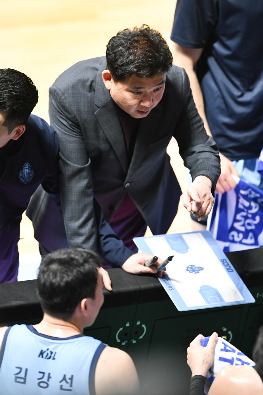 ▲ 이정현(위)과 김승기 감독 ⓒ KBL