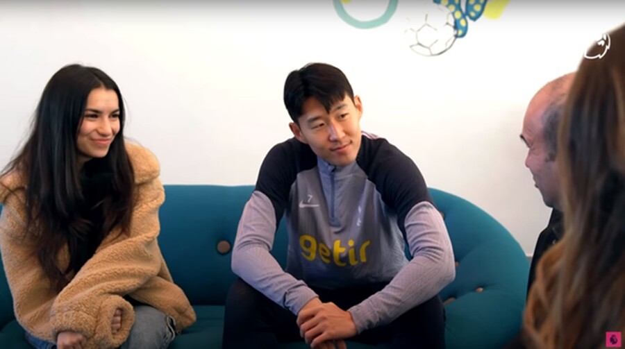 ▲ 투병 중인 팬을 만나 진심 어린 소통을 한 캡틴 손흥민 ⓒ 프리미어리그