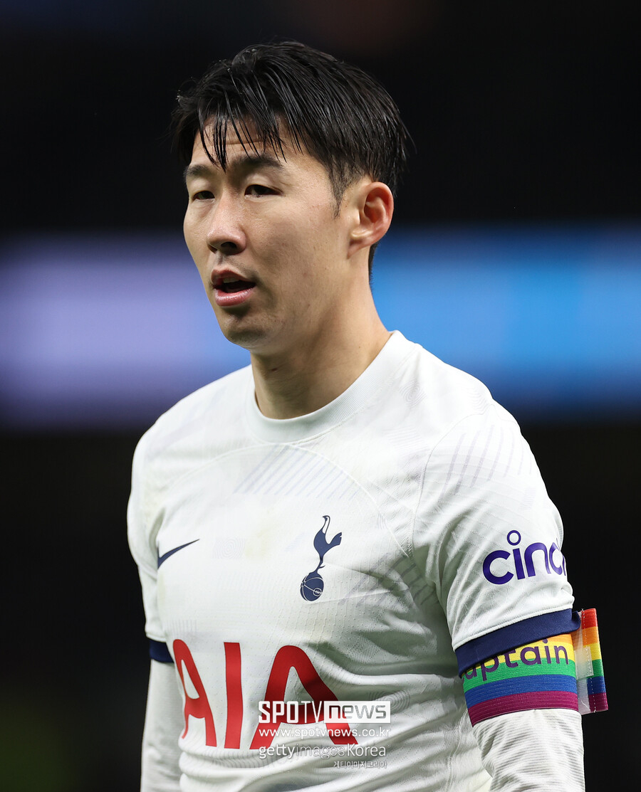 '전직 선수, 감독, 기자 포함' 218명 심사…SON 올해의 축구 선수 24위, 몸값은 710억 '11호골 도전'