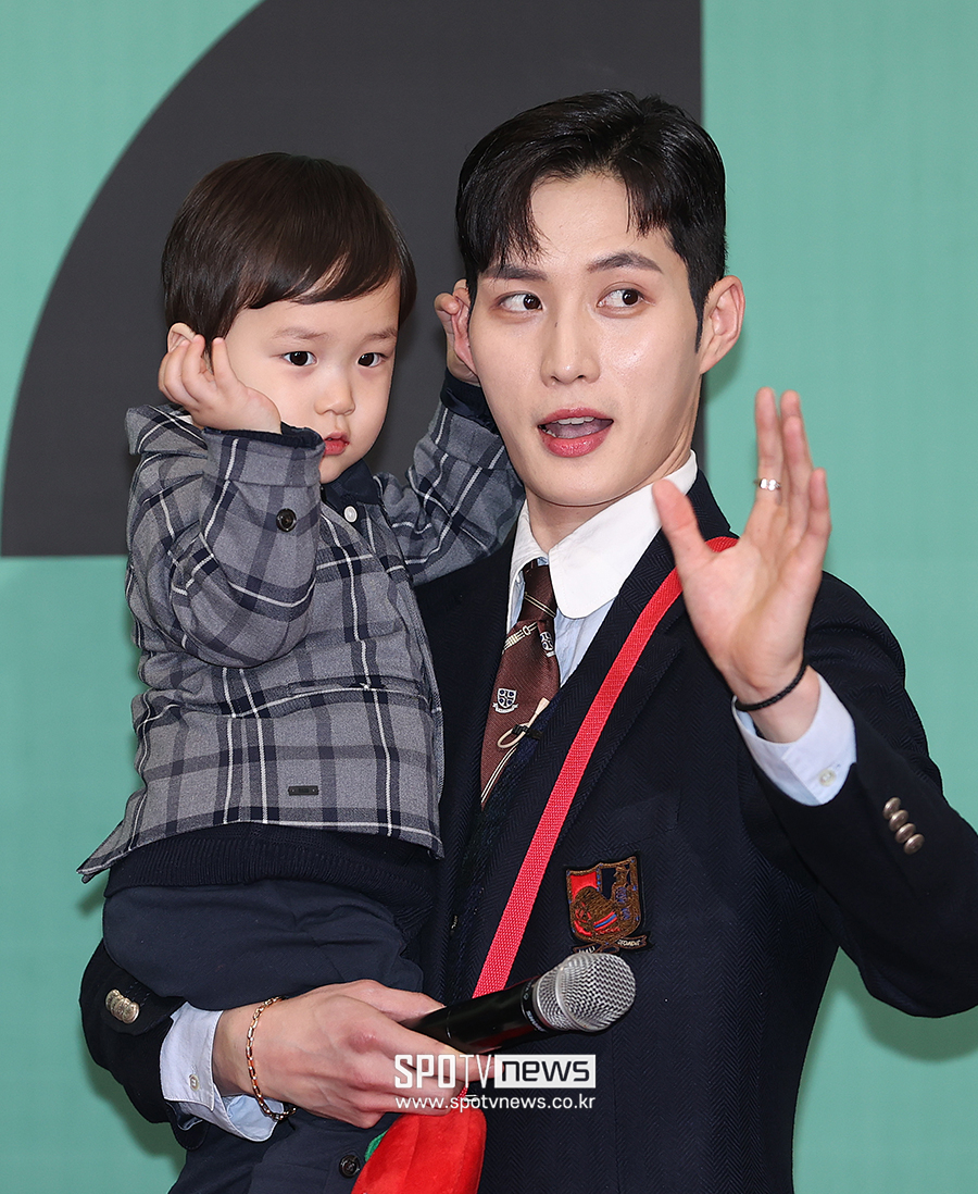 [포토S] 김준호, '사랑스러운 아들 은우와 함께'