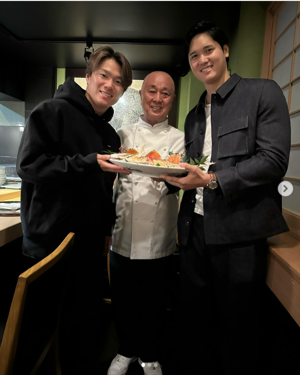 오타니-야마모토, 스시와 함께 축배 들었다… 역사적 10억 달러 듀오, LA에서 의기투합