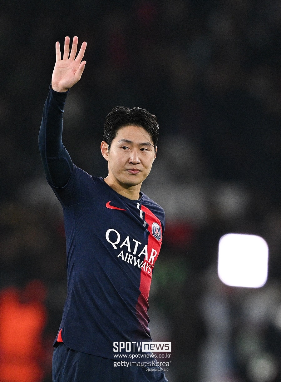 이강인, 프랑스 리그앙 크리스마스 포스터 싹쓸이 "명백한 PSG 간판 스타"