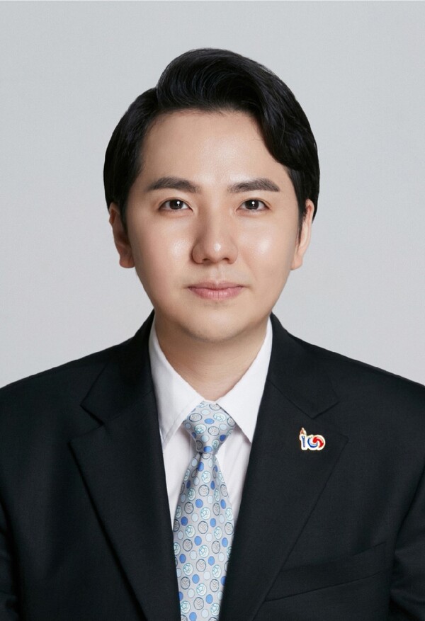 임형주, 영국왕립예술학회 종신 석학회원 선정…왕실 공칭 수여받아