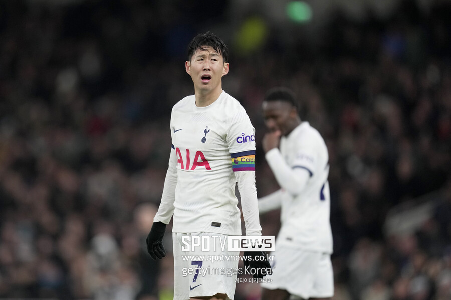 ▲ 영국 매체 '기브미스포츠'는 "토트넘이 손흥민과 새로운 재계약 협상에 물꼬를 텄다. 엔지 포스테코글루 감독은 성공적인 시즌에 중추적인 역할을 한 손흥민과 합의를 열망한다"라고 알렸다