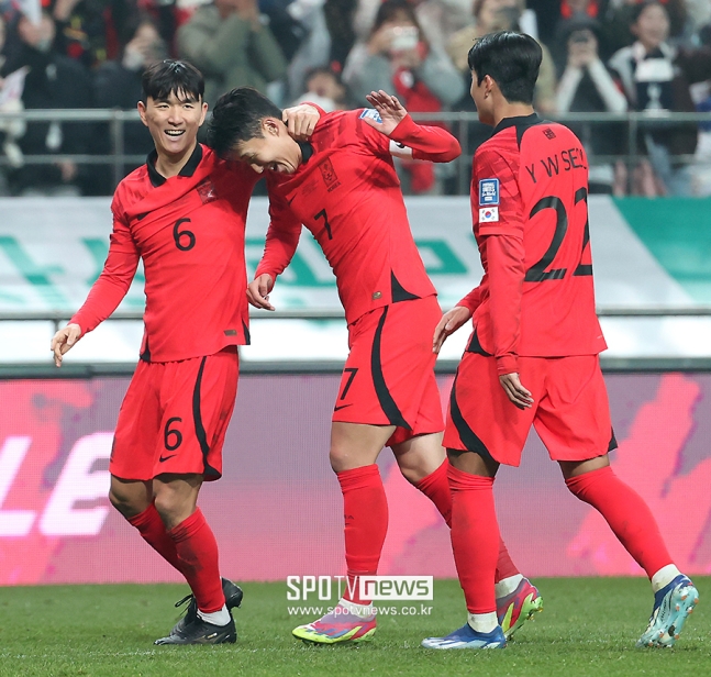 ▲ 64년 만의 아시안컵 정상에 도전하는 한국 축구대표팀의 26인 최종 명단이 28일 용산CGV에서 열린 명단 발표식을 통해 공개됐다 ⓒ곽혜미 기자