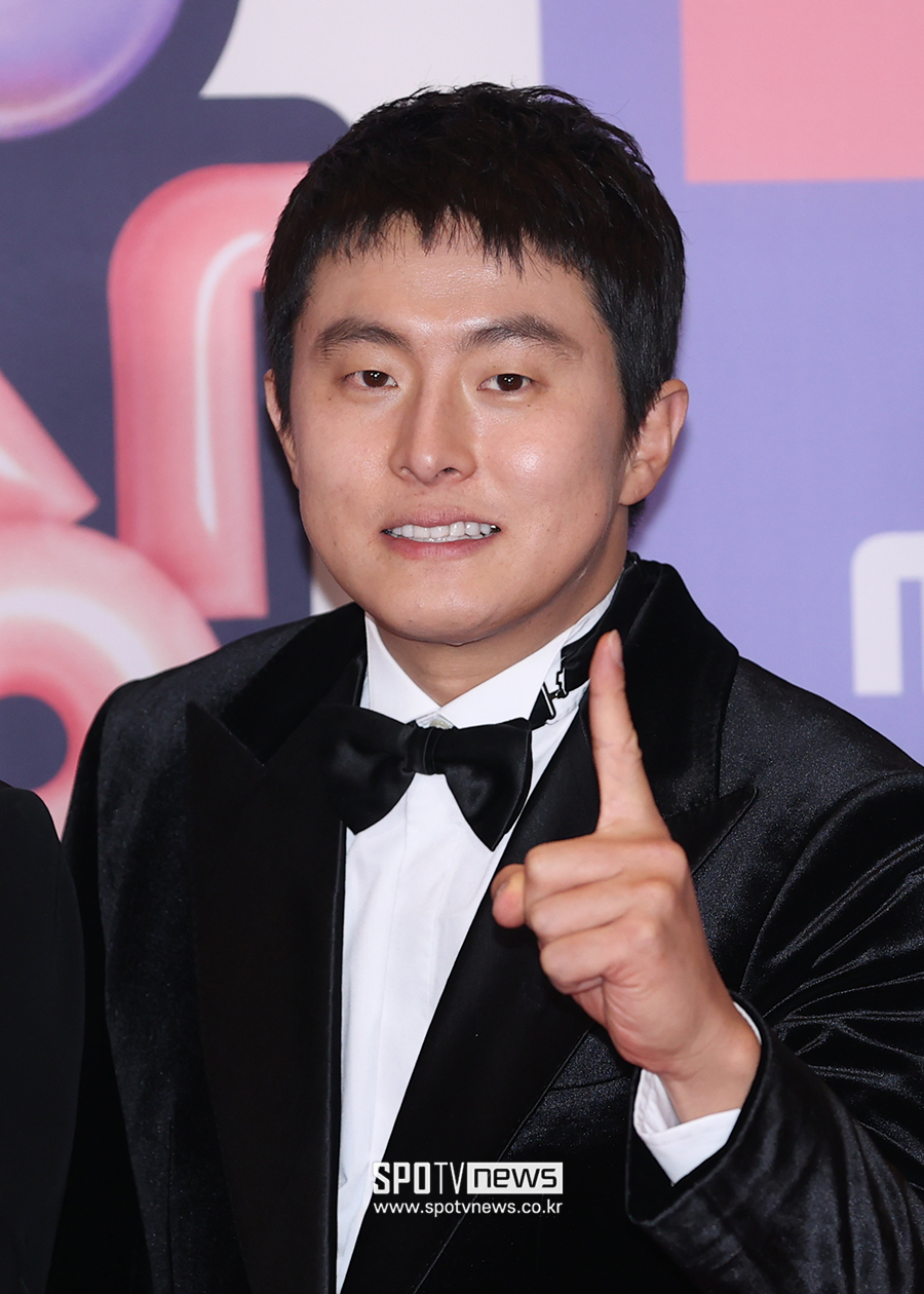 이변 없었다…기안84, 非연예인 최초 연예대상 '새역사'[종합]