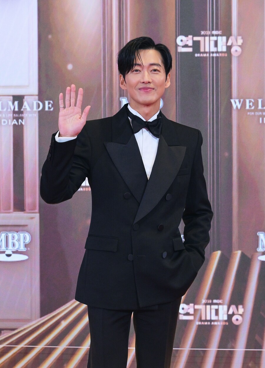남궁민, 이변없는 2번째 대상…'연인' 9관왕 대업[MBC연기대상](종합)
