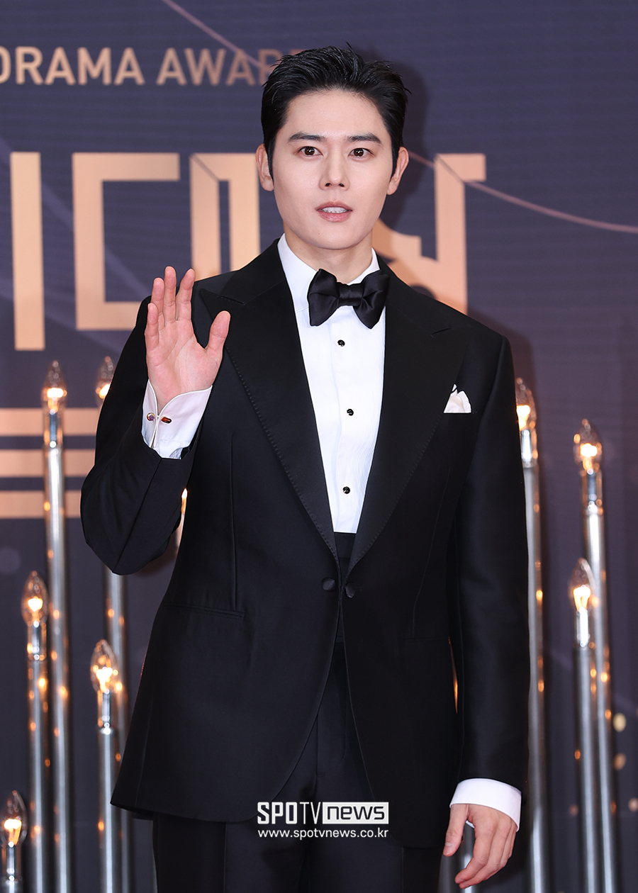 '고려거란전쟁' 김동준, 연기력 논란 극복하고 최우수상 수상 "무거운 상 감사"[KBS연기대상]