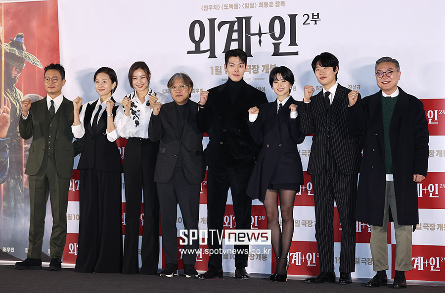 "2부만으로도 재밌다" '외계+인2' 반전으로 새해 포문 열까[종합]