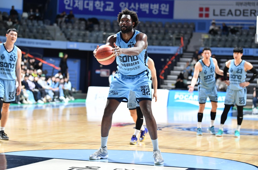 ▲ 빌런이 된 치나누 오누아쿠. KBL은 올바른 대처를 하지 못했다 ⓒ KBL