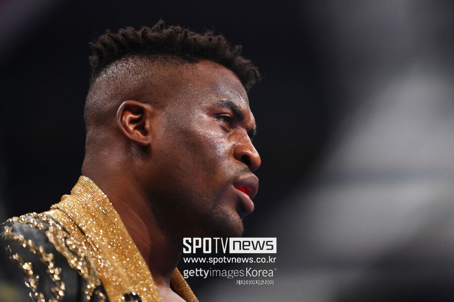 전 UFC 챔피언, 또 복싱계 충격 빠뜨릴까?…앤소니 조슈아 vs 프란시스 은가누, 3월 대결