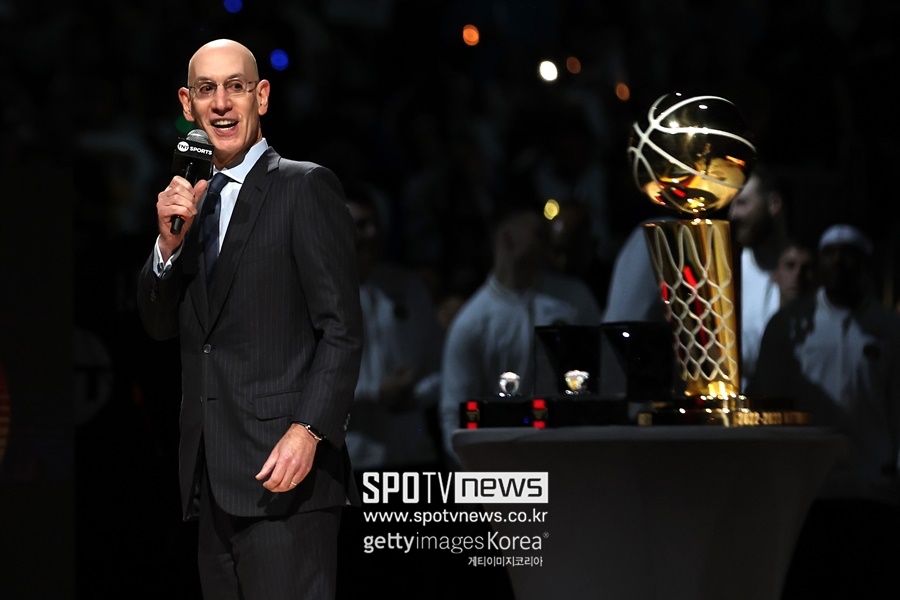 ▲ 경기 중 시한폭탄과도 같았던 그린(위). 아담 실버 NBA 총재.
