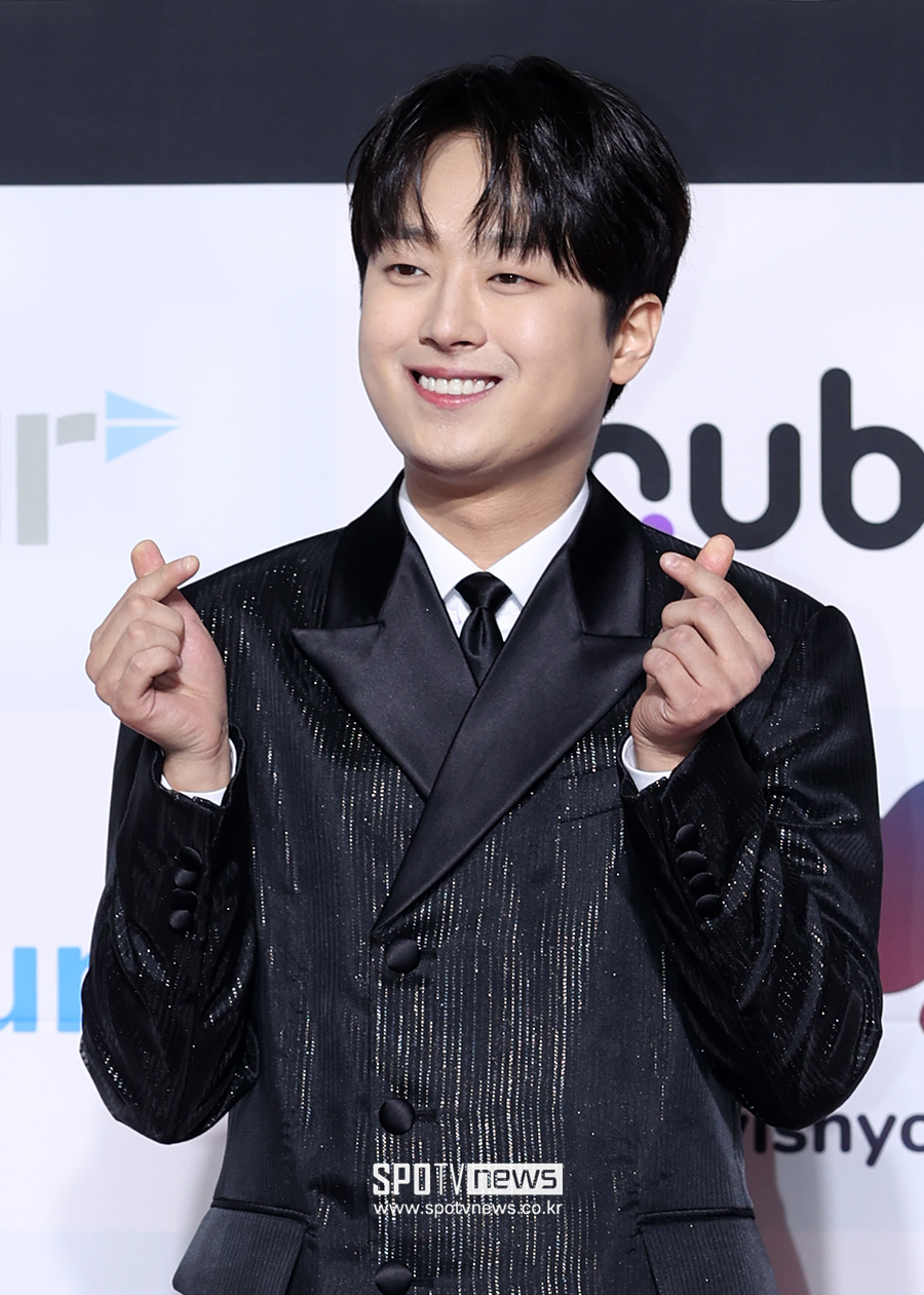 이찬원, 트로트 부문 올해의 장르상 수상 "값진 상 주셔서 감사해"[써클차트어워즈2023]