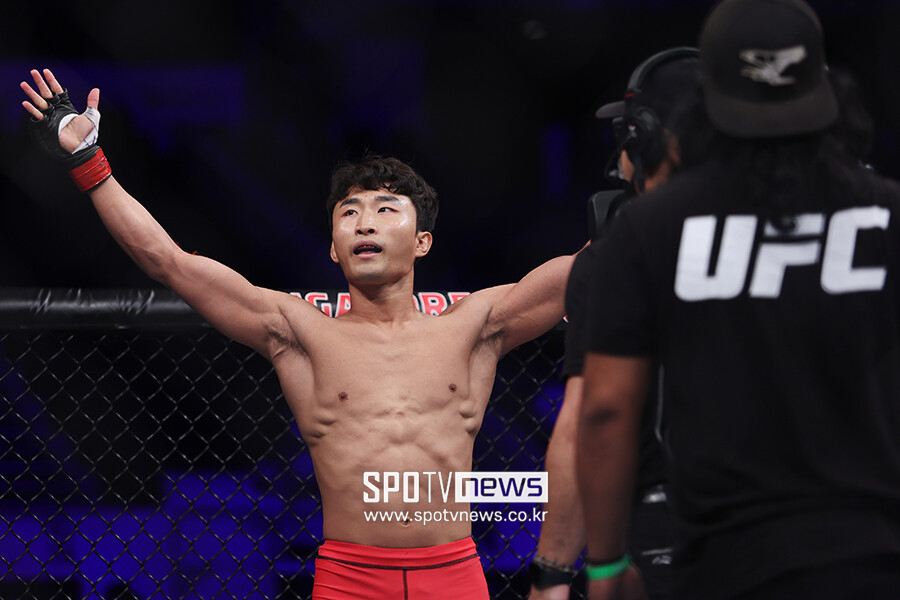 ▲ 이정영은 지난해 2월 로드 투 UFC 결승전에서 이자의 레슬링 공세에 당황했다고 인정했다. 1년 동안 부족한 점을 보완했다며 달라진 경기력을 약속했다.