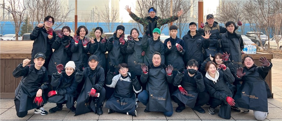 수애·박해일 등 메이크스타 배우들 총출동…연탄나눔 봉사활동