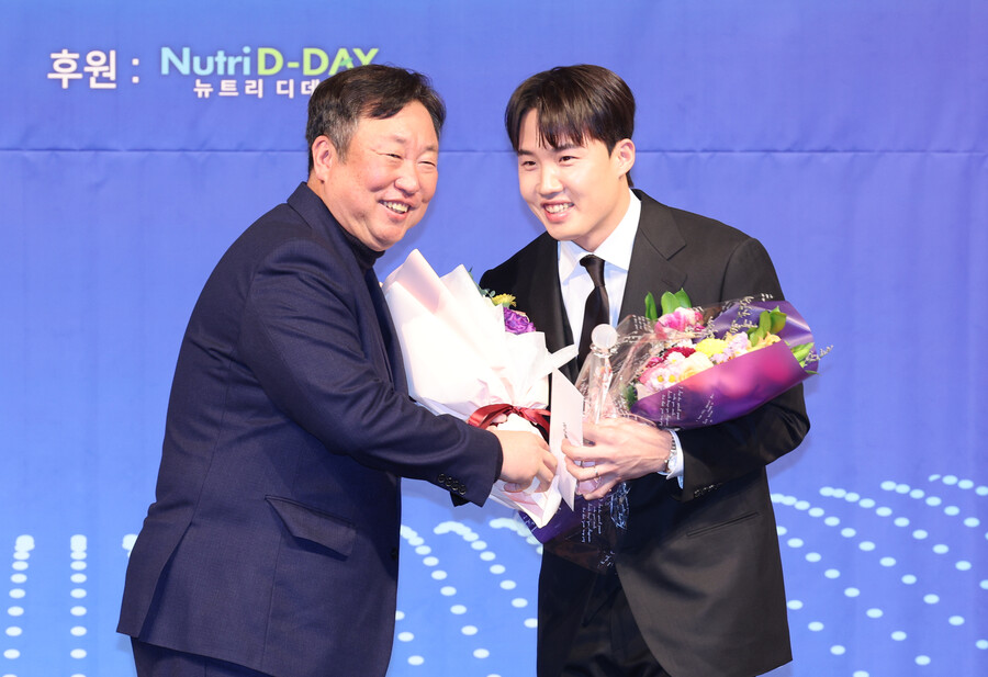 "마지막에 눈물나더라" 말 못하는 50억 FA의 손편지, '아버지 같은' 단장을 울렸다