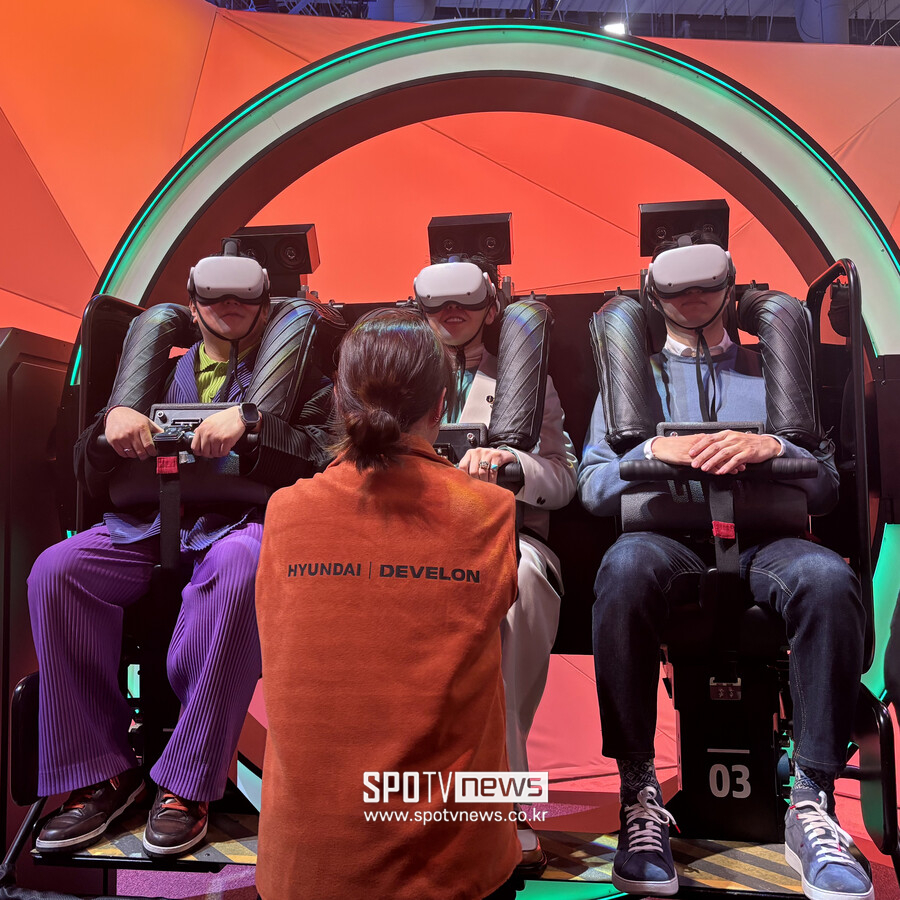 [포토]HD현대 VR 체험하는 지드래곤 '벨트 꽉 매세요'