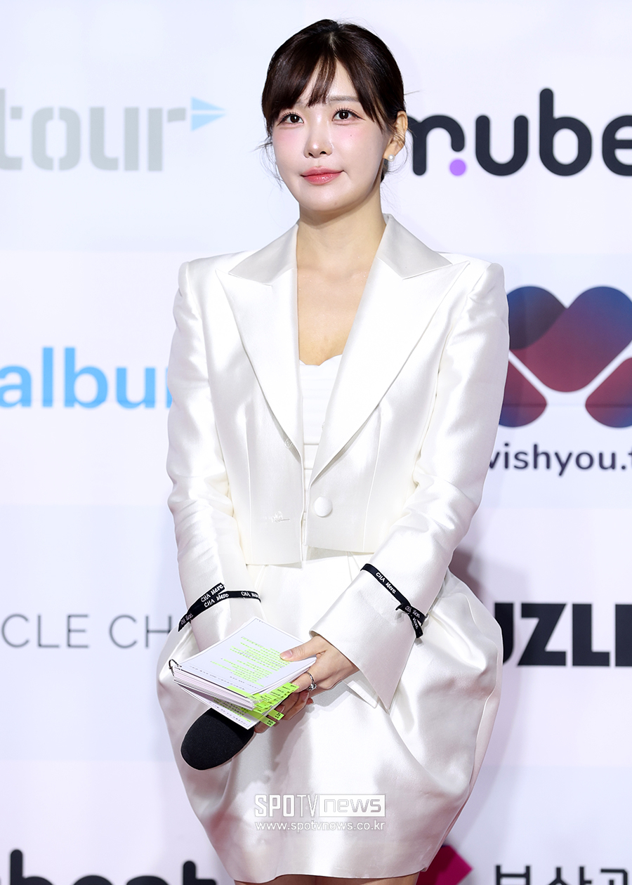 [포토S] 김윤희 아나운서, 순백의 미모