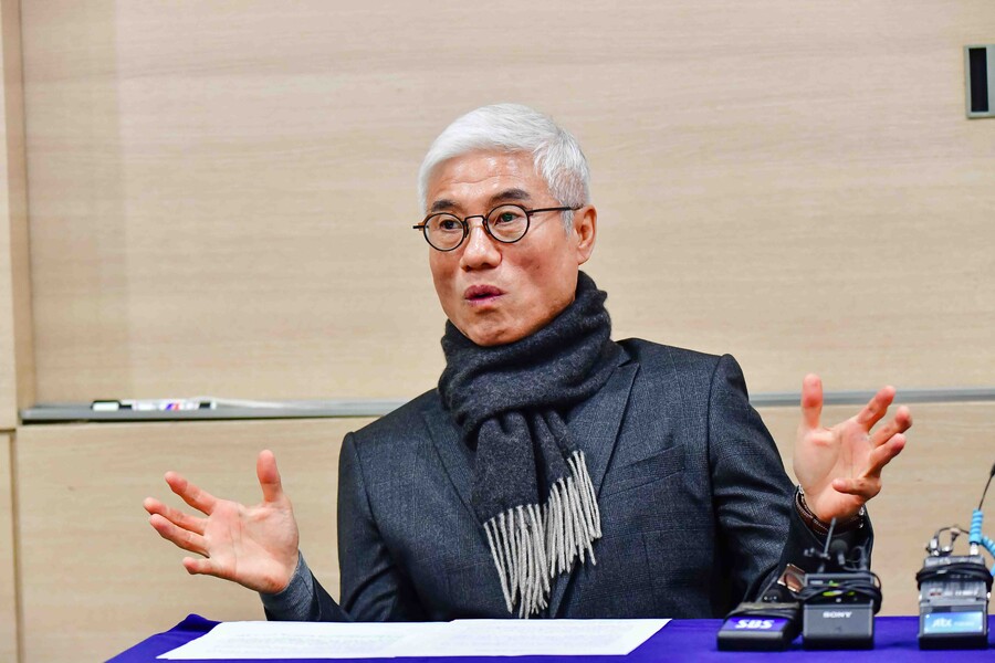 ▲ 염기훈 수원삼성 신임 감독과 박경훈 단장이 11일 화성클럽하우스에서 취임 각오를 밝혔다. ⓒ 수원삼성