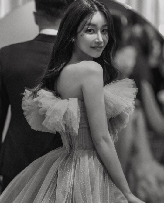 AOA 유나 "♥강정훈, 무너진 순간 빈자리 채워준 사람" 웨딩사진 공개